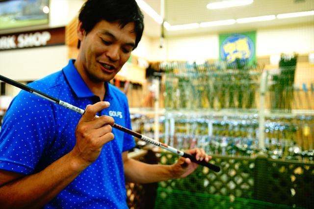 画像: 「クセのない良いシャフトです」と飯島さん