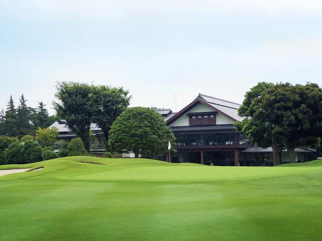 画像: クラブハウスのレストランからも見える9番ホールグリーン