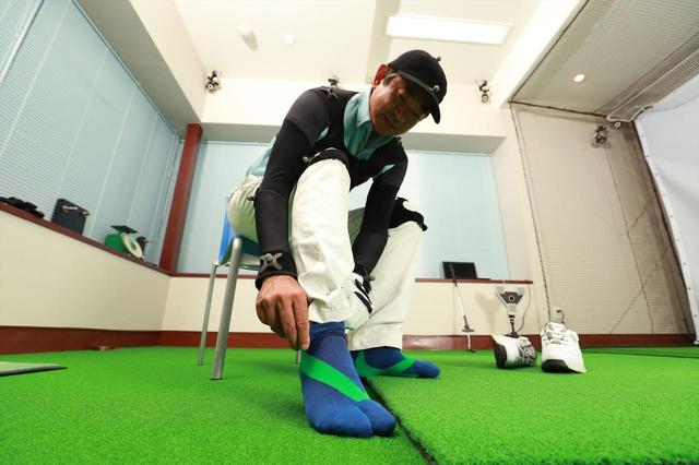 画像: フレクサー・アンクルソックスを着用し3Dモーションキャプチャーのギアーズで計測する