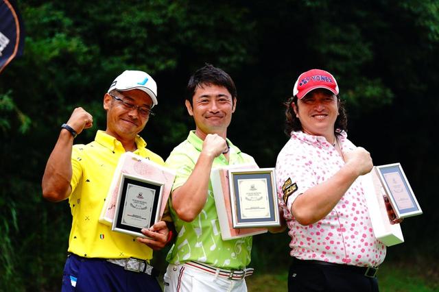 画像: シニアディビジョンの優勝者は近藤鉄也(写真中央)。2位に山崎泰宏(写真左)、3位に岡部健一郎(写真右)と続いた。
