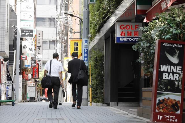 画像: 新橋駅のSL広場からすぐのところに、「裏口」があり、駅からのアクセスがバツグンによい