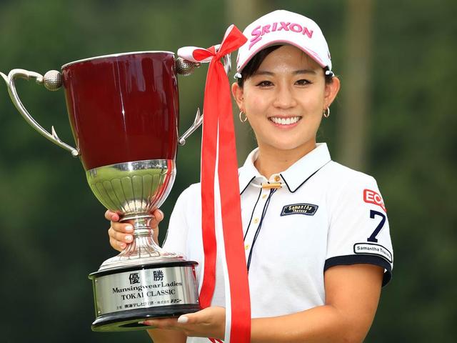 画像: 美女プロとして人気の香妻。初優勝を挙げたことで、名実ともにトッププロの仲間入りを果たした