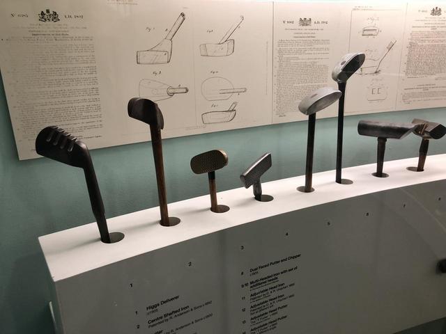 画像: 英国ゴルフ博物館で展示されている様々な形状のクラブ。かつてはセンターシャフトのクラブもあった