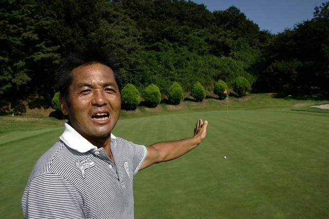 画像: 手順1:花道からグリーン全体を把握する