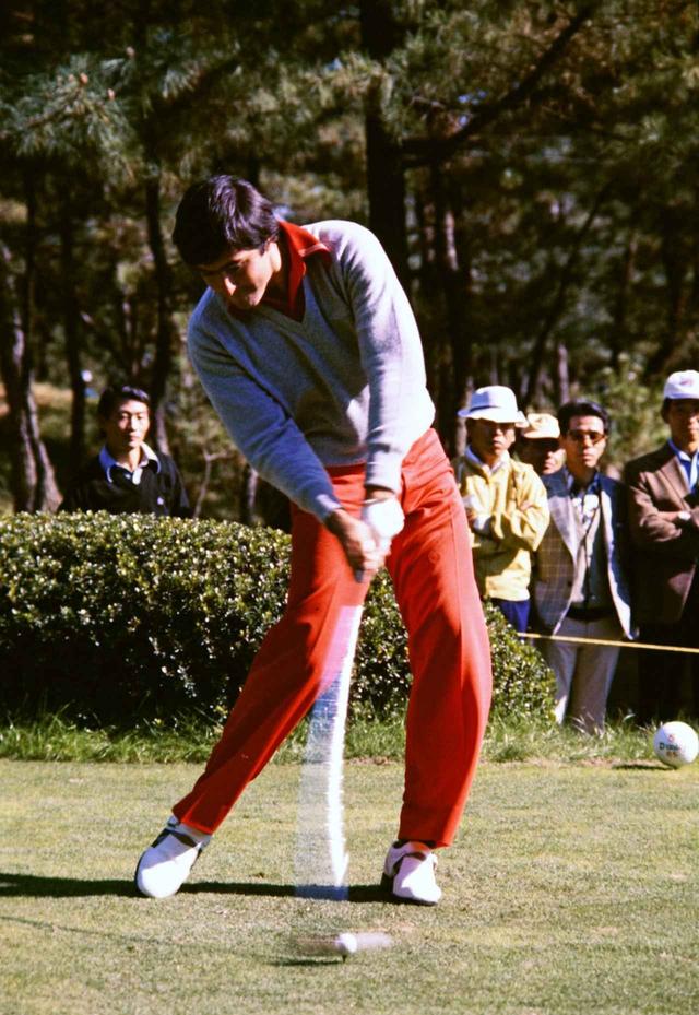 画像: 1970年代から80年代にかけてマスターズ2勝を含むメジャー5勝を挙げた名手・バレステロスの強烈なインパクト。見事にクラブが体の正面にある