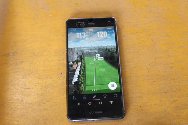 画像: 無料の専用アプリを使って、自分のスマホ、タブレットでデータを確認できる。「フルヤゴルフレンジ」では、タブレットの貸し出しも行っている。