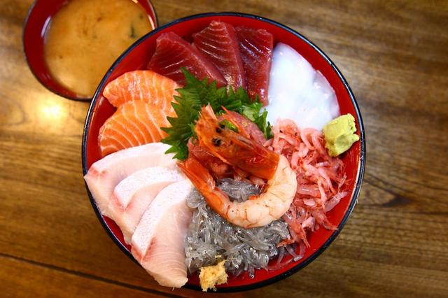 画像: ゴルフ場での食事はもちろん、プレー後のご当地グルメ巡りもゴルフ女子には魅力的(撮影/三木崇徳)