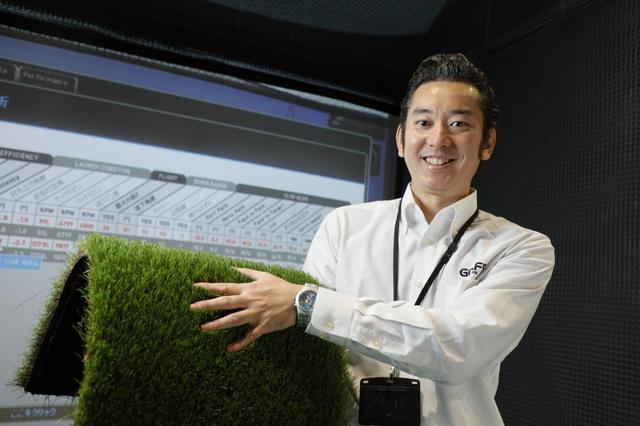 画像: 本物のラフを模した芝で試打が可能