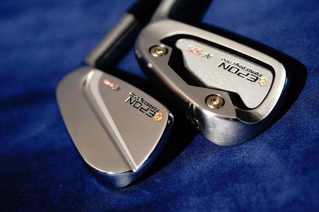 画像: AF-Tour MB(左)とAF-505(右)