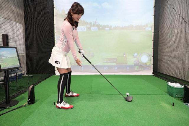 画像: 左手でクラブを握ったら右手は下から持つように