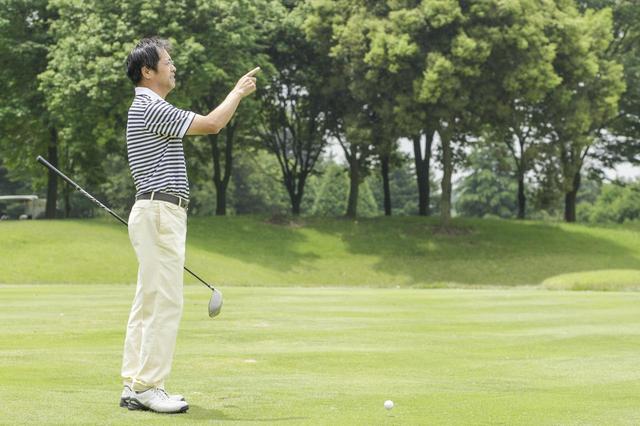 画像: ボールだけを見るのではなく景色を見たり、イメージの中でボールを動かしたりすると、ナチュラルな動きになりやすい