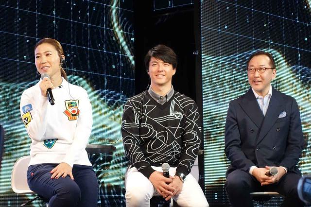 画像: 発表会に登壇した左から上田桃子、石川遼、サイエンスライターの竹内薫