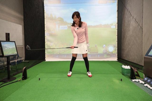 画像: アドレスの姿勢から右手首のコッキングだけでクラブを上げたとき、①シャフトが地面と平行、②シャフトが飛球線と平行、③リーディングエッジが上体の前傾と平行になる向きに手首を曲げよう