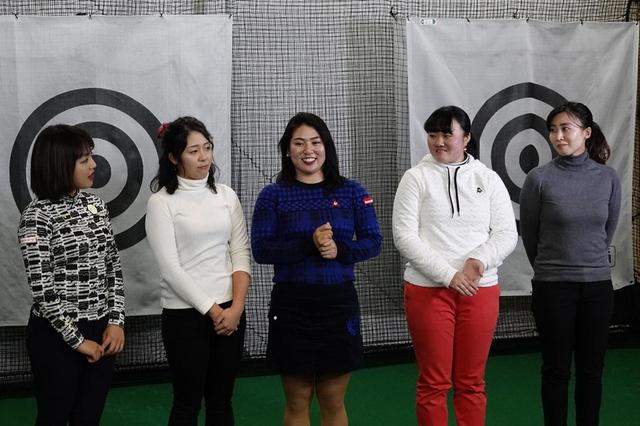 画像: 井上が指導する女子プロたち。左から幡野夏生、小竹莉乃、乗富結、河野杏奈、中島世衣良