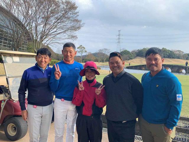 画像: 北九州オープンに参戦した宮里優作(右)
