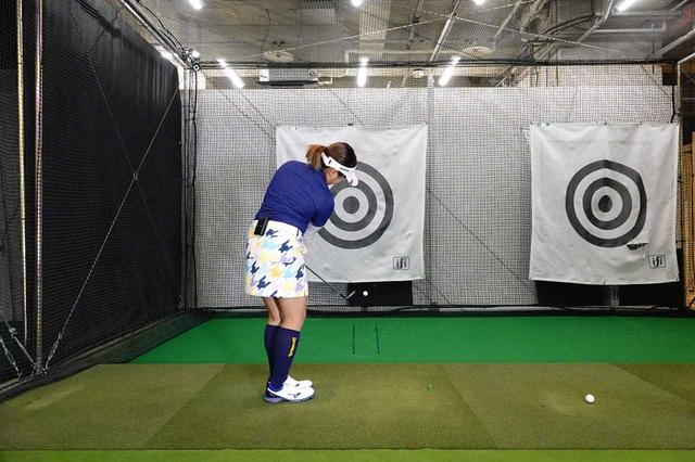 画像: 幡野はアライメントスティックの間を通すように打つ練習をしているという