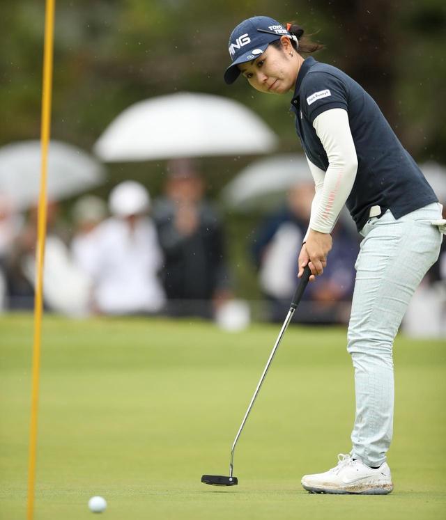 画像: 開幕戦で勝利を挙げた比嘉真美子はピンの抜き差しを状況によって使い分けていた(写真は2019年のダイキンオーキッドレディス 撮影/姉崎正)