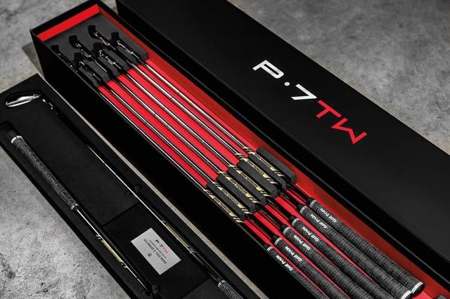 画像: 8本セットで専用箱入り。グリップ、形状、ソール、溝……全部タイガー仕様だ