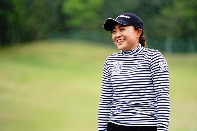 画像: 元気一杯の19歳。取材したパナソニックレディースの練習日はあいにくの雨だったが、この笑顔
