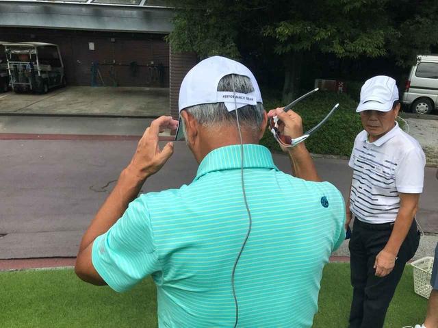 画像: 帽子内に計測器を設置して9ホールプレー中の帽子内温度を15秒おきに測定