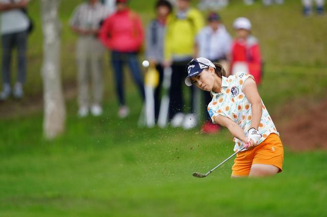 画像: 上田桃子はセカンドがバンカーに入るが、パーセーブ。