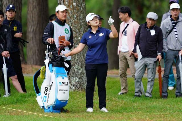 画像: 最終日最終組で鈴木愛と回ったイ・ミニョンのバッグを担いだ中川桂輔キャディに、至近距離から見た鈴木愛の強さを聞いた
