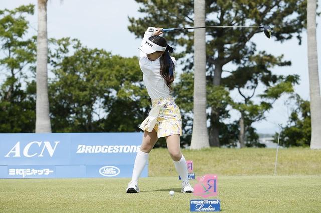 画像: フェース面が真上を向くコンパクトなトップが特徴(写真は2019年のリゾートトラストレディス 撮影/小林司)