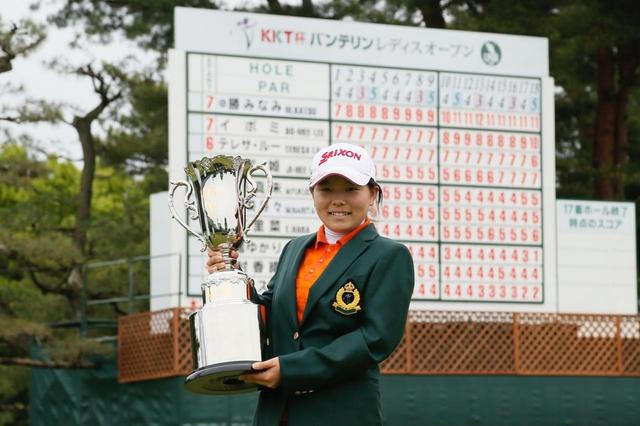 画像: 2014年、15歳293日の勝みなみは史上最年少で勝利を挙げる。黄金世代の物語はこの日からスタートしたと言っても過言ではない(撮影/岡沢裕行)