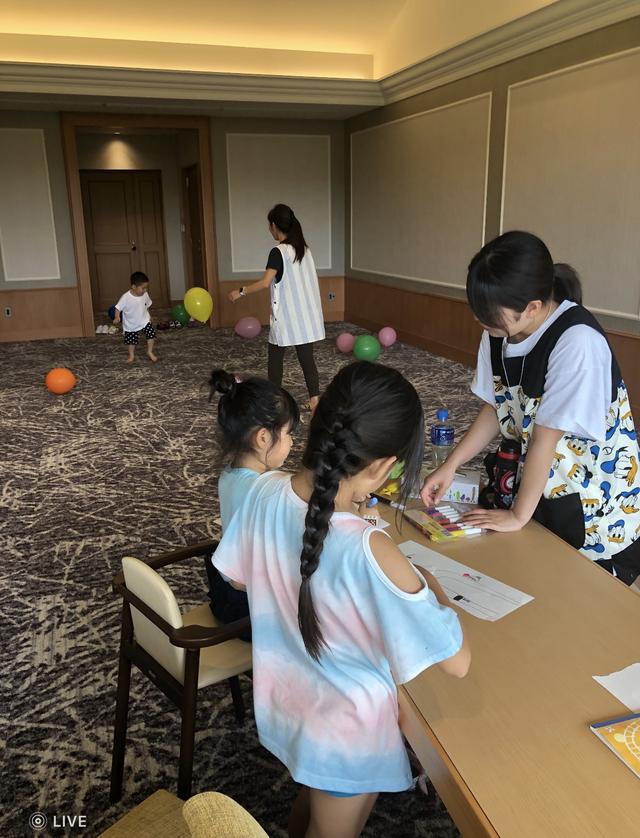 画像: 3人の子どもに2人の保育士。のびのびと過ごした甲田良美の息子は「明日も来たい!」と言ったとか
