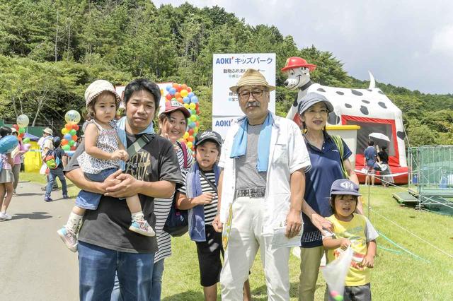 画像: 親子三代で来ているゴルフファンも。それぞれが楽しめる工夫がされている大会だ