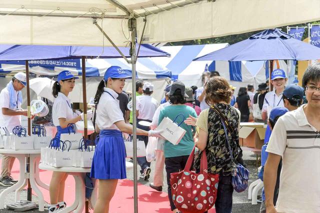 画像: 華やかな演出もあり、リピーターの来場者も多い