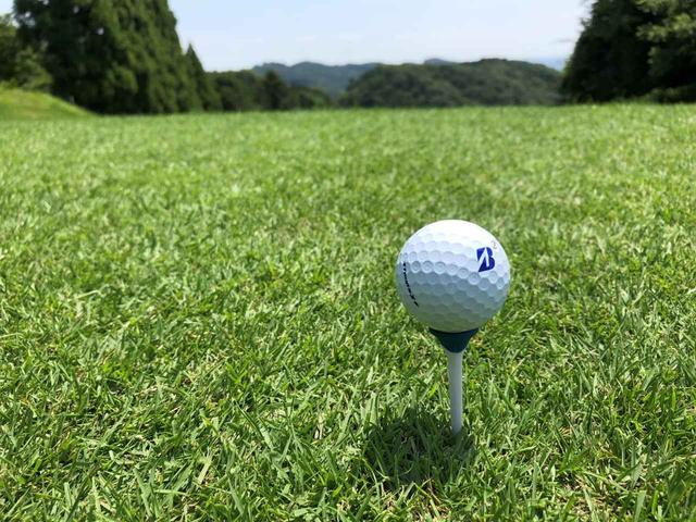 画像: ブリヂストンのリリースよると8月の月間店頭売上は1位。タイガー使用の「ツアーB X」シリーズが売り上げを牽引している