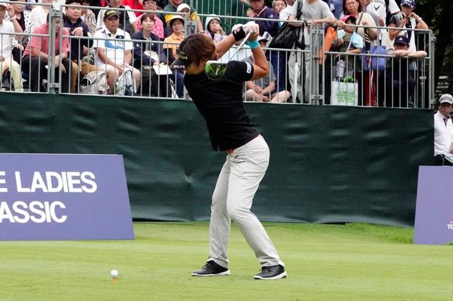 画像: 写真A:276.2ヤードを飛ばし優勝した穴井詩