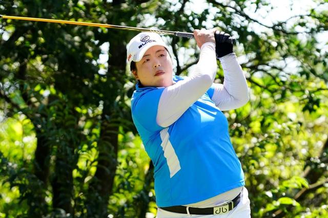 画像: 元世界ランク1位経験者が3名日本女子プロに出場。そのひとりがフォン・シャンシャン選手で2位タイと成績を残した(写真は2019年の日本女子プロゴルフ選手権 撮影/岡沢裕行)