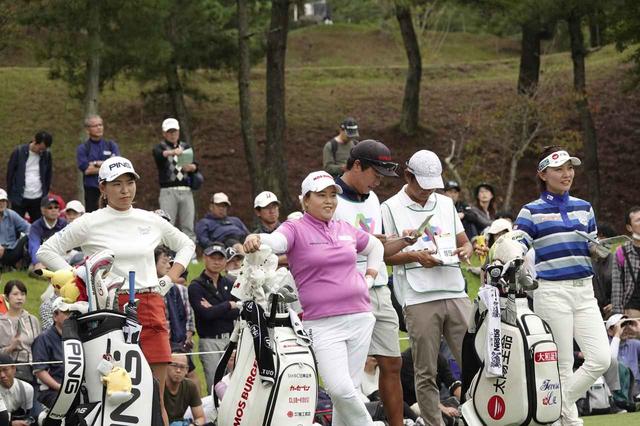 画像: 同組のテレサ・ルーは9バーディ1ボギー64で首位に躍り出た