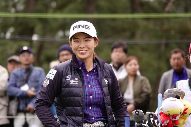 画像: 国内女子ツアー最終戦「LPGAツアー選手権リコー杯」の初日を2アンダー3位タイで終えた渋野日向子