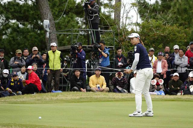 画像: 前半はチャンスにつけてもパットが決まらずにパープレーで折り返す
