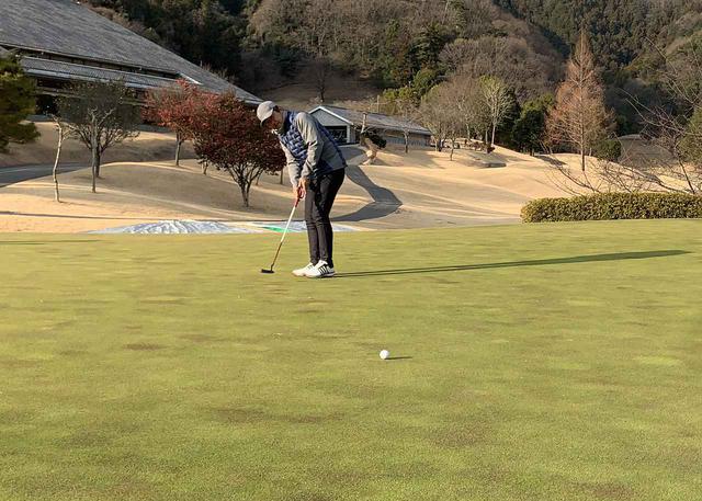 画像: ロングパットの距離が合わないとすぐに3パットしちゃうもんね……
