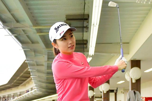 画像: 「最初はバックスウィングが難しかった」と語る、安田祐香