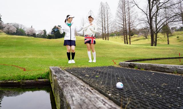 画像: 「あ、あんなところに!」「ペナルティーエリア内だけどあれなら打てそうね」