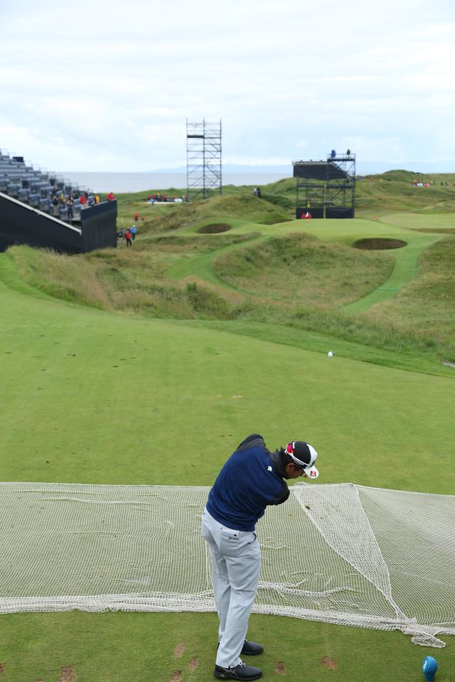 画像: 2016年の全英オープンの練習ラウンドで8番ホールをプレーする松山英樹(写真は2016年の全英オープン 写真/姉崎正)