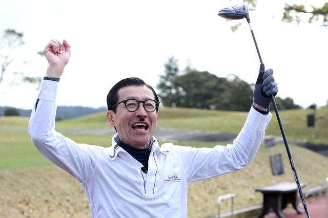 画像: 喜ぶジョニ男。飛距離の計測値が辛口だといじけていたが、最後はご機嫌に