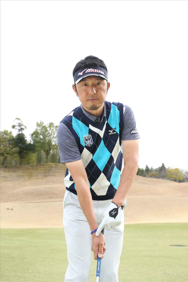 画像1: 右手首の角度をキープ
