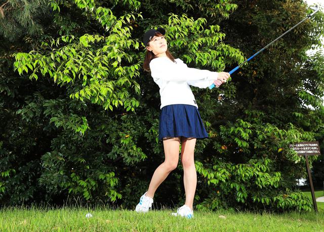 画像: 「枝が邪魔になるけど、なんとか打てそうね!」