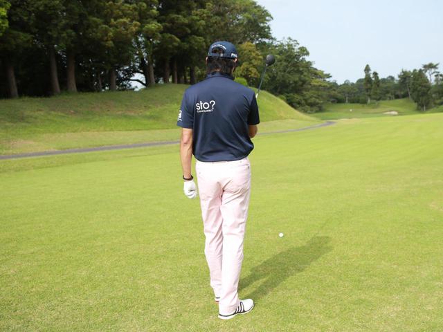 画像: シャフト線上にボールとターゲットが重なるラインを見つけよう(撮影/姉崎正)