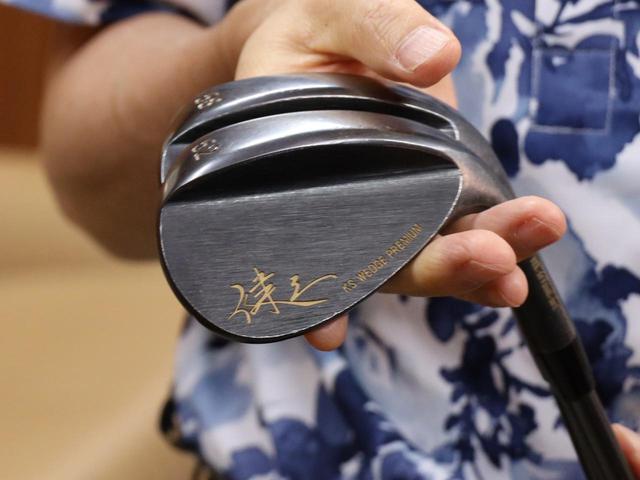 画像: ウェッジはマジェスティゴルフの「KSウェッジゼロバウンスプレミアム」の52度、58度を採用