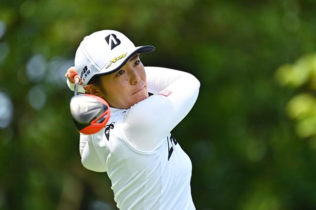 画像: フェードボールを武器に国内女子ツアー開幕戦「アース・モンダミンカップ」で5年ぶりの復活優勝を遂げた渡邉彩香(Getty Images/JLPGA提供)