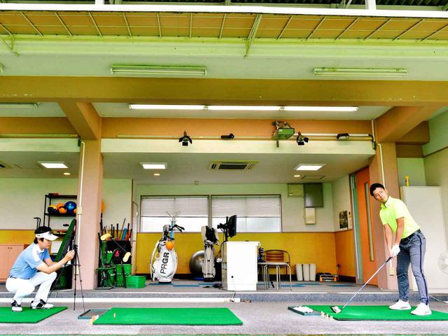 画像: これぐらい離れるのが理想。隣りの打席が空いていると最高