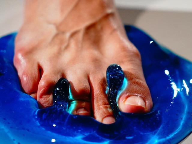 画像: 足の指で地面を掴み、ひざ下を動かさないくらいのイメージが大切