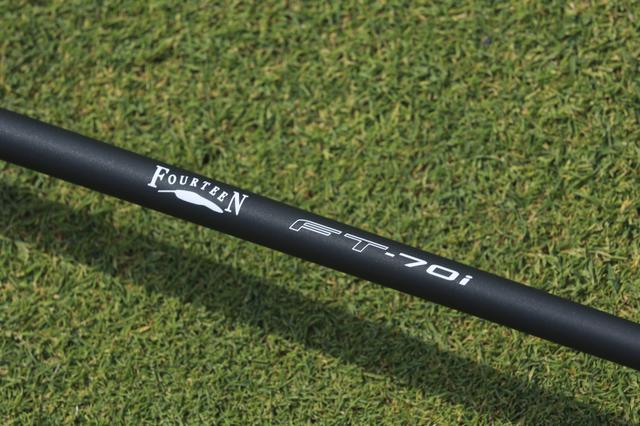 画像: シャフトは70gのカーボンでワンフレックス。ヘッドスピード38〜43m/sに適応する